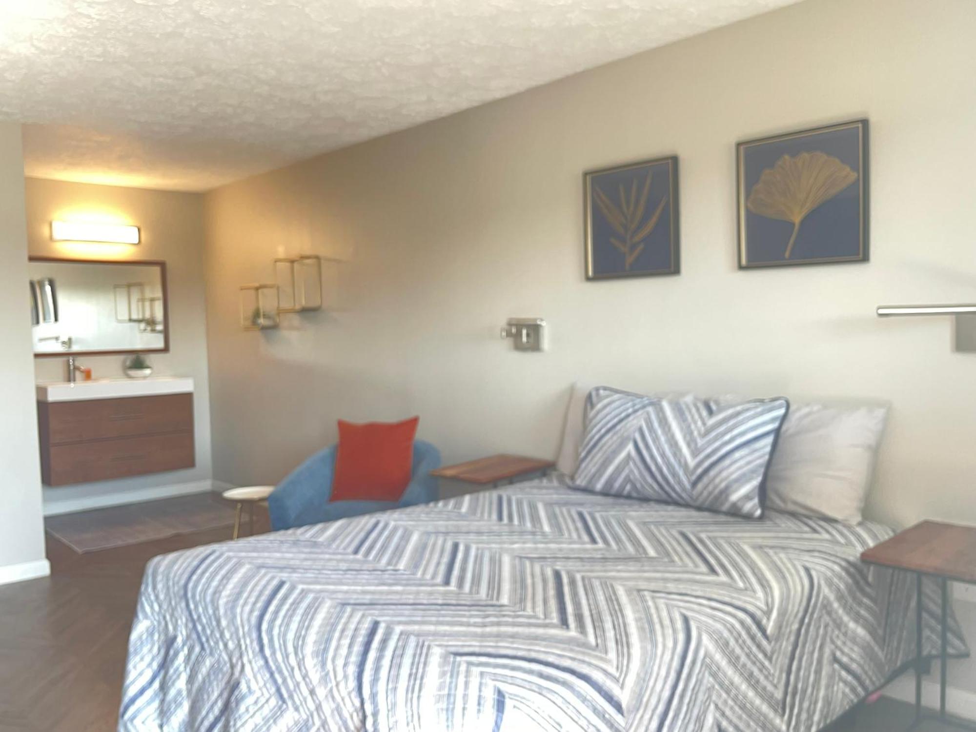 Hotel Lake Anna Glenora Экстерьер фото