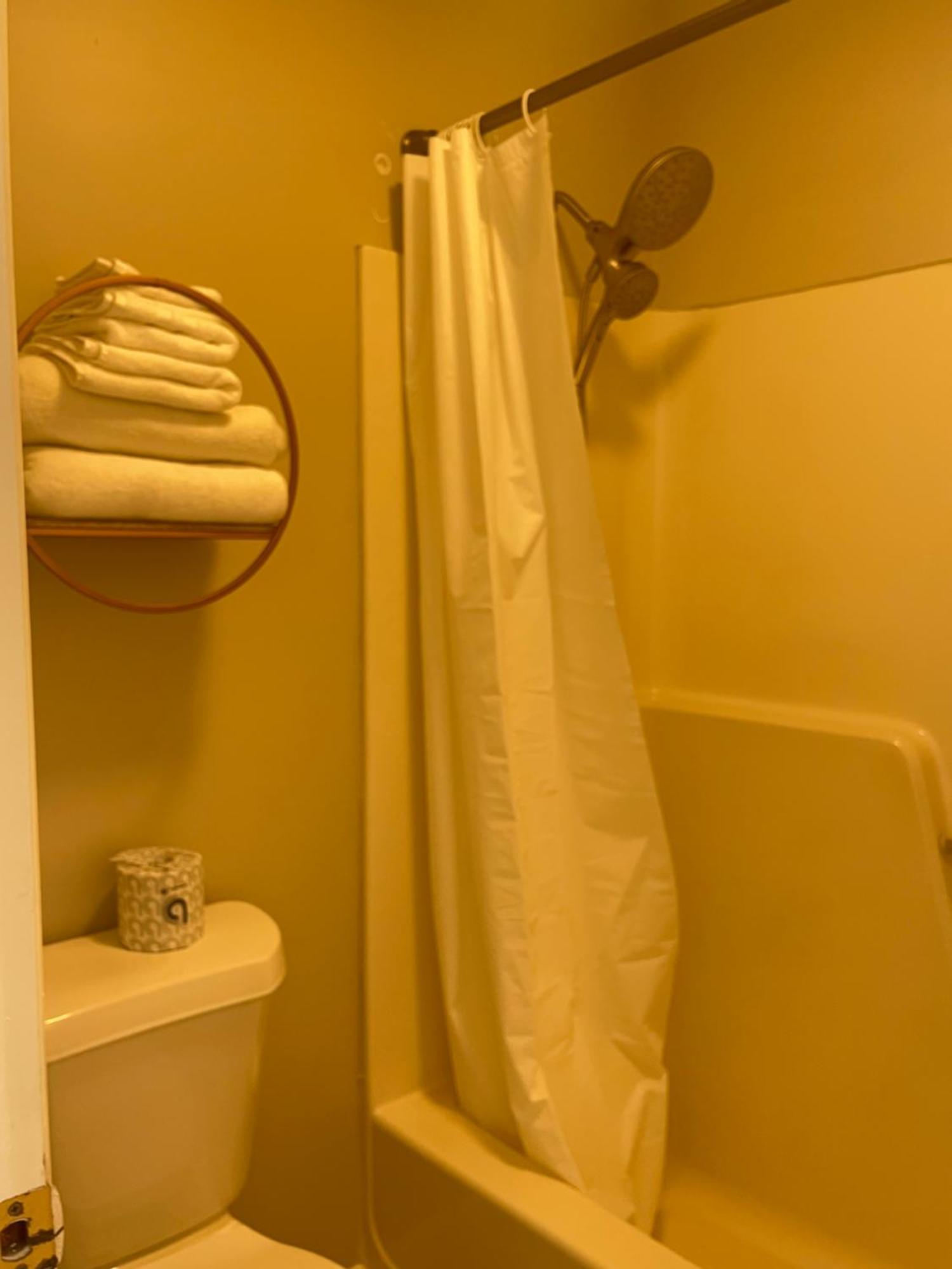 Hotel Lake Anna Glenora Экстерьер фото
