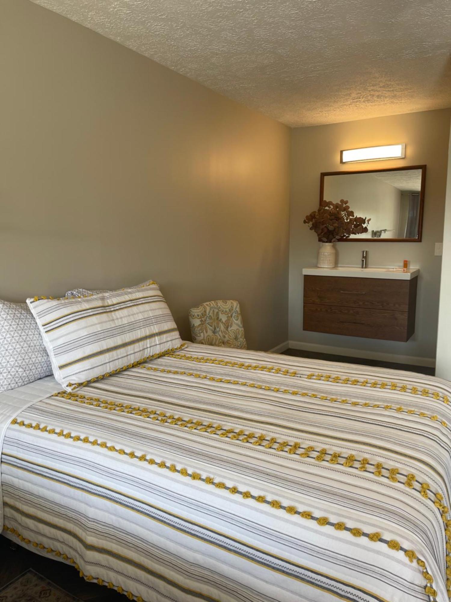 Hotel Lake Anna Glenora Экстерьер фото