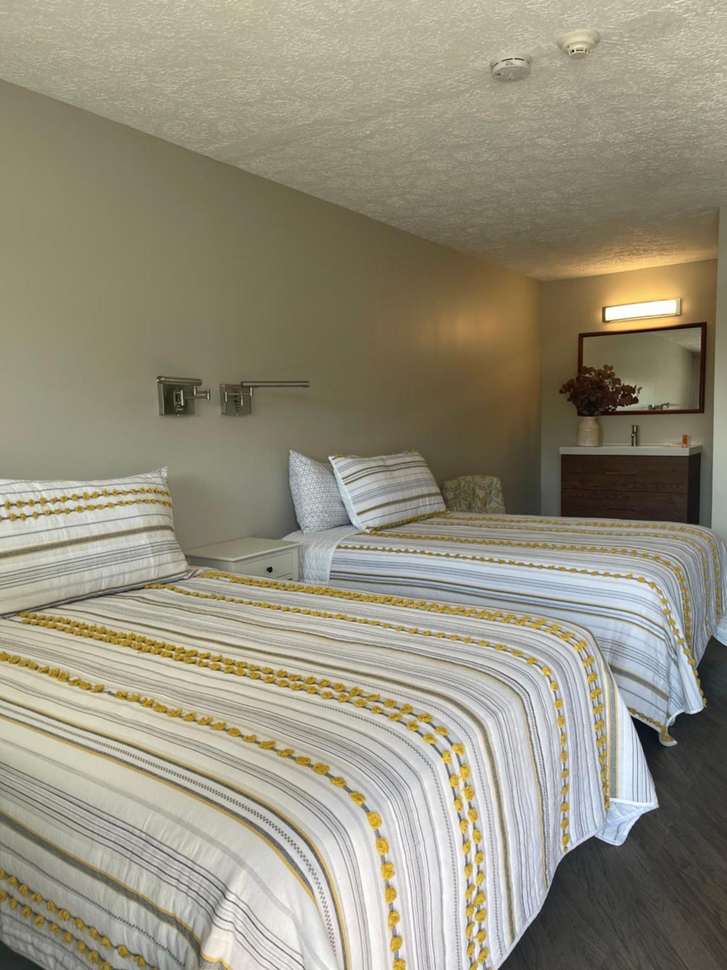 Hotel Lake Anna Glenora Экстерьер фото