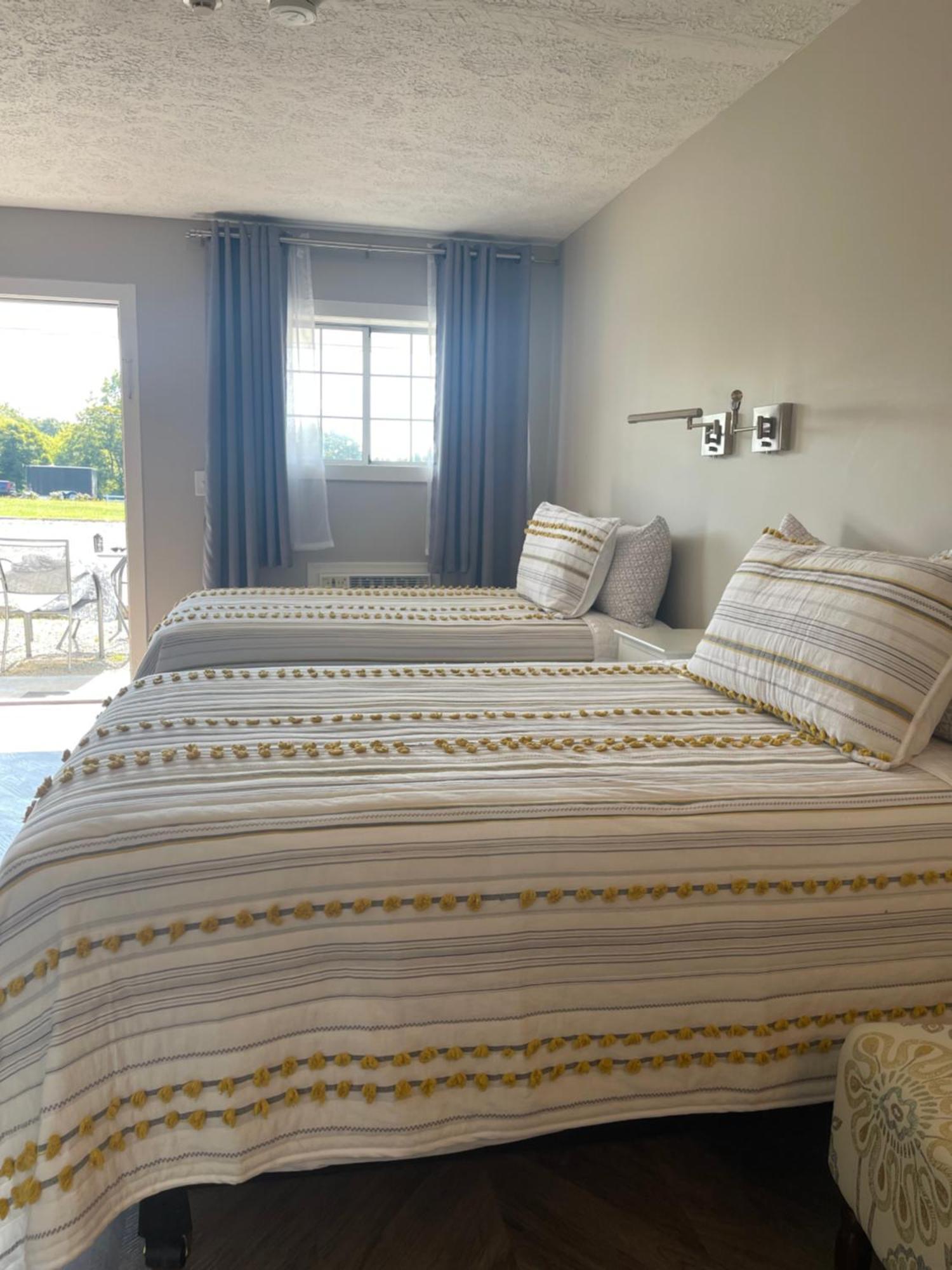 Hotel Lake Anna Glenora Экстерьер фото
